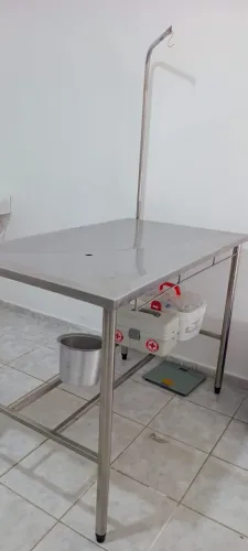 mesa de atendimento veterinário em inox- usada