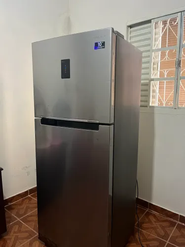 Vendo geladeira Samsung 350 litros