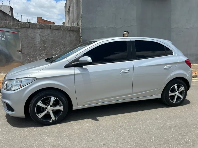 Chevrolet Onix JOY Hatch 1.0 8V Flex Mec. 4P 2018