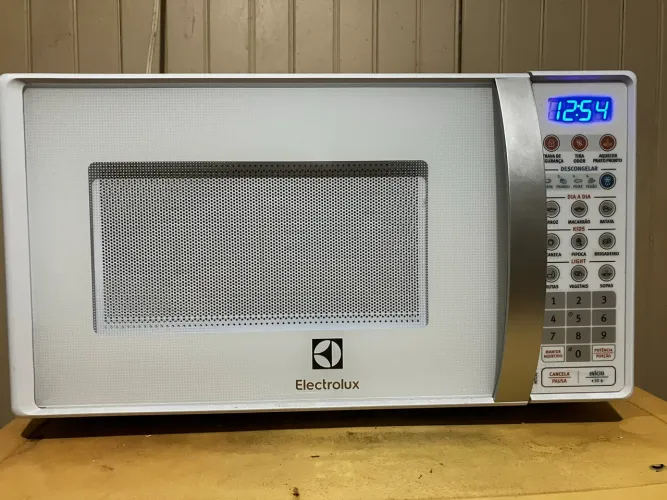Micro-ondas Electrolux MTO30 com Função Tira Odor 20L - 220V