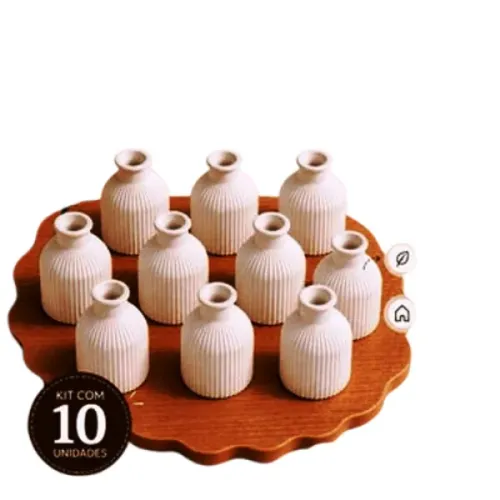 Vaso de gesso branco filetado