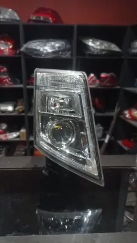 Farol Volvo FH FM lado direito led