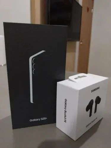 Galaxy S25+ (512GB) Prata + Fones Buds3 FE Preto - Combo lacrado