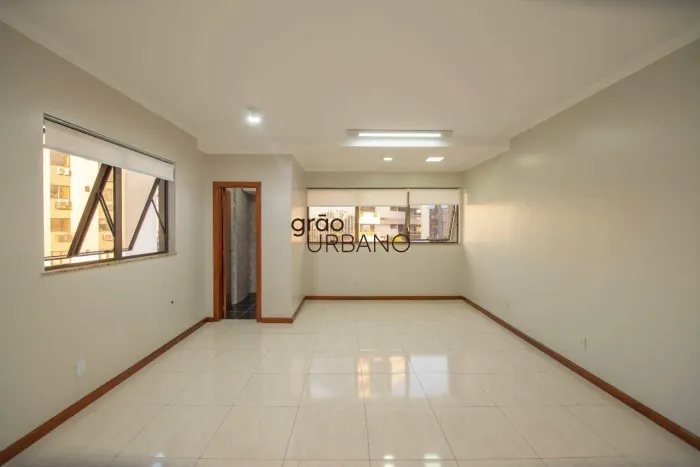 Sala comercial para locação no Centro com 38m², vaga de garagem