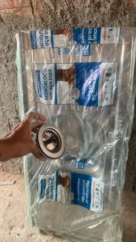 Vende-se uma pia de inox