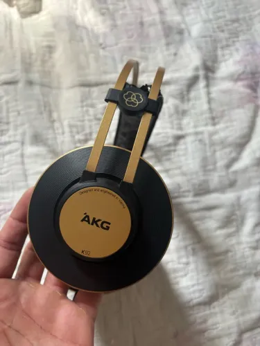 Headphone Profissional AKG K92 para Estúdio e Monitoração
