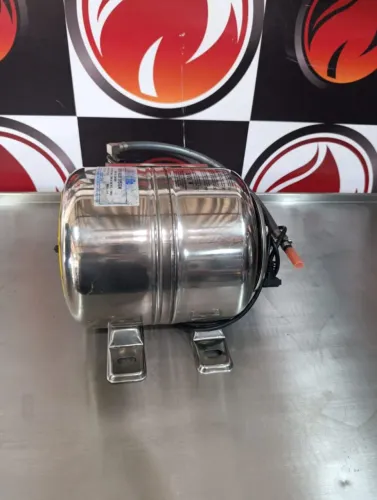 Sistema de Aumento de Pressão de Água Shurflo (Shurflo Water Boost System).