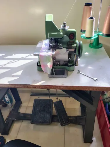 Máquina de costura semi industrial