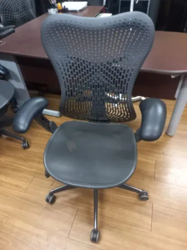 Cadeira de Escritório Herman Miller Mirra 1