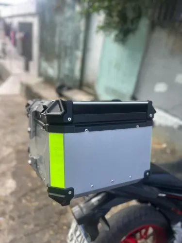 Baú usado 65 litros apenas 3 meses está novo