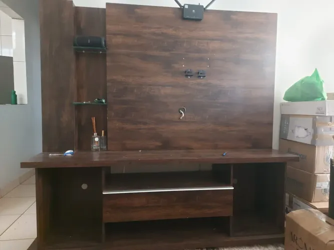 Raque e painel de sala