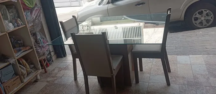 Mesa com 3 cadeiras