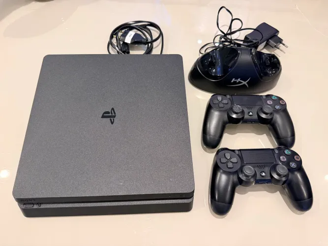 PS4 1TB na caixa + 2 controles originais + Suporte Carregador