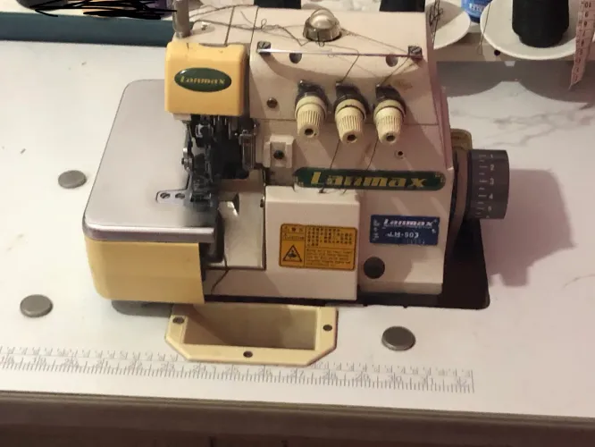 Máquina Overlock Industrial Lanmax LM-503 - Revisada e Pronta para Uso