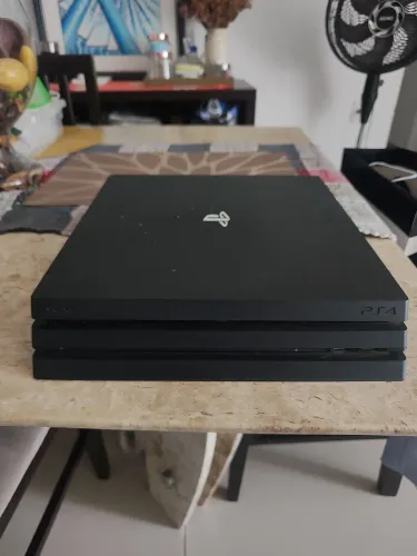 PS4 Pro 1TB - 2 Controles