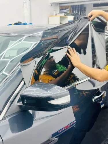 Aplicação de Insulfilm automotivo de carro