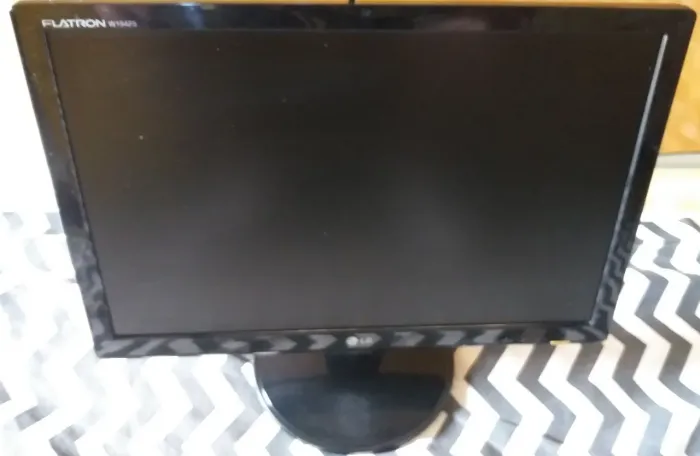 Monitor LCD 19 Polegadas LG w1942s Tela Plana Widescreen Vga D-Sub Sem Defeito Revisado Ok