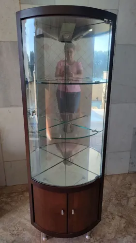 Cristaleira cantoneira para louças