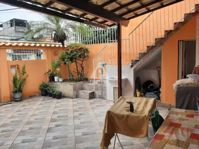 Raridade Casa ,dá para 2 famílias. Entradas independentes.