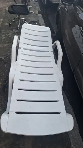 Espreguiçadeira para Piscina em bom estado. <br>Temos 3 unidades.