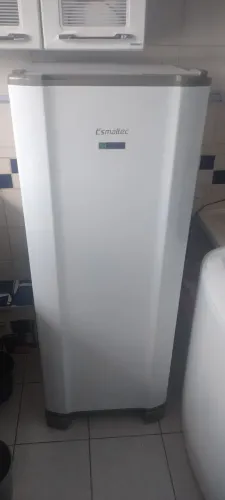 Geladeira Esmaltec