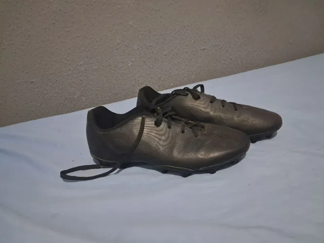 Chuteira de campo umbro