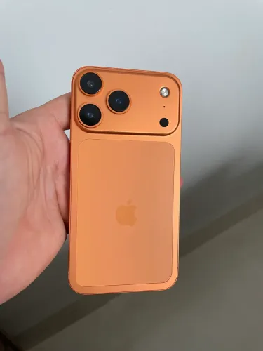 iPhone XR na carcaça do 17 pro 64GB