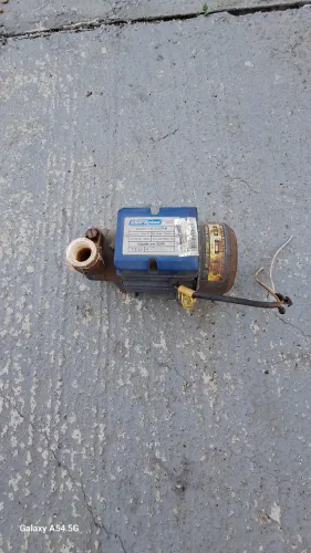 Vendo para poço artesiano bomba com motor 