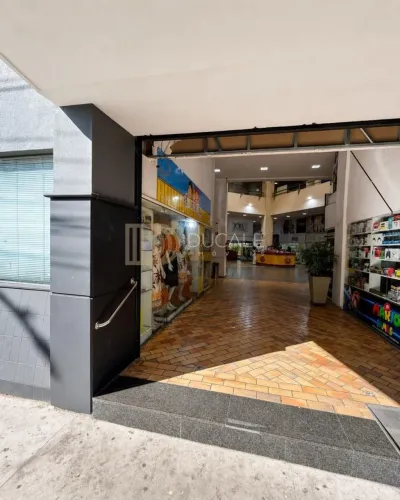 Loja para venda na entrada da reta da Penha no shopping Boulevard da Praia.