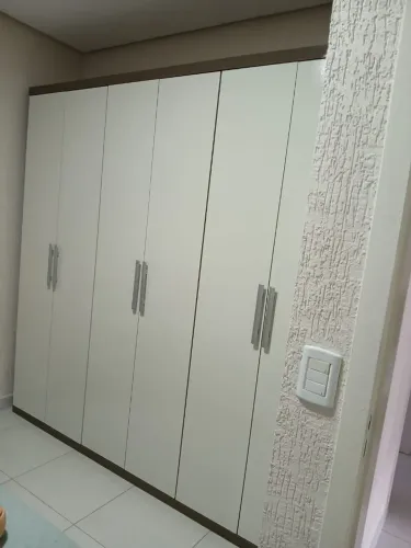 Armário guarda roupas 6 portas