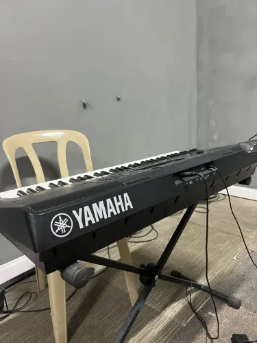 Teclado musical Yamaha PSR E453