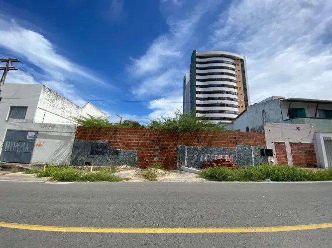 Imóvel para aluguel possui 720 metros quadrados em Farolândia - Aracaju - SE