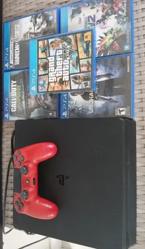 PS4 slim com controle vermelho original e 5 jogos mídia física(aceito negociações)