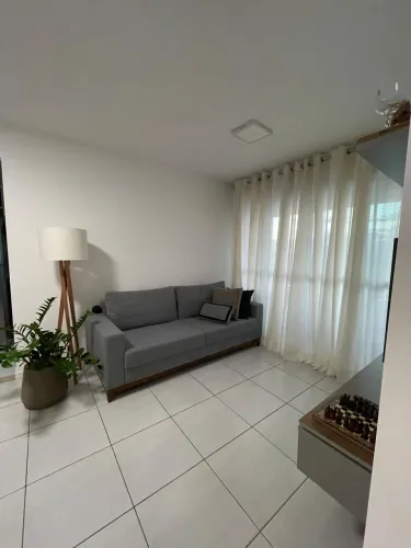 AP DE 2/4 COM UMA SUÍTE NO COND. SENADOR LIFE