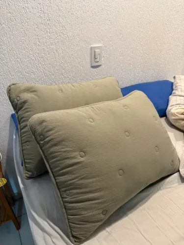 Travesseiros com fronha Camicado