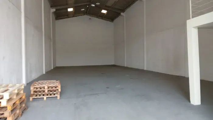 Imóvel para aluguel possui 370 metros quadrados em Fazendinha - Curitiba - PR