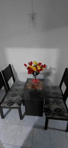Vendo Mesa 4 cadeiras tampo de vidro