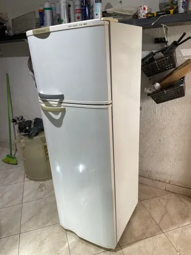 Geladeira Electrolux 260Litros 127V