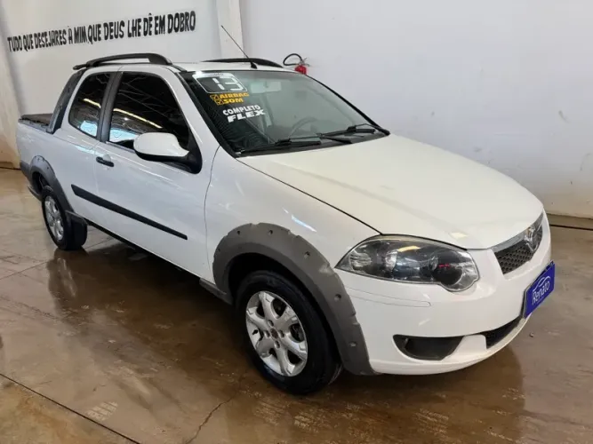 Fiat Strada Trekking 1.6 16V Flex CE 2013