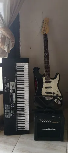 Guitarra e teclado profissionais