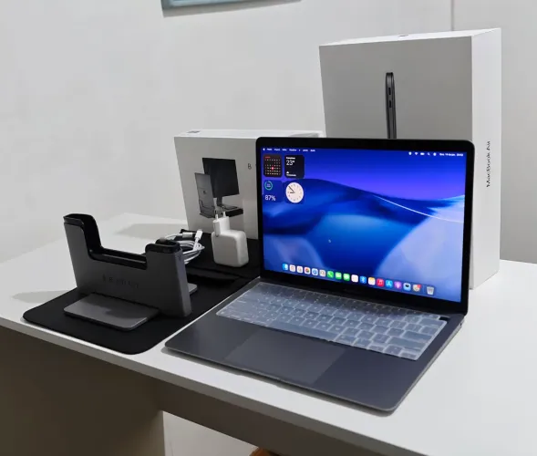 Macbook air m1 512GB pouco uso (impecável) + Dock Vertical Brydge
