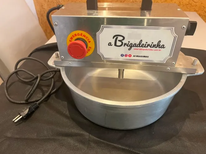 VENDO PANELA MEXEDORA A BRIGADEIRINHA