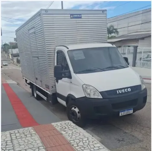 CAMINHÃO IVECO 2019 - BAÚ SECO 30 m³ | IMPECÁVEL