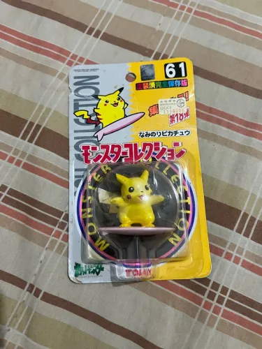 Pikachu surfista Tomy n?61 lacrado