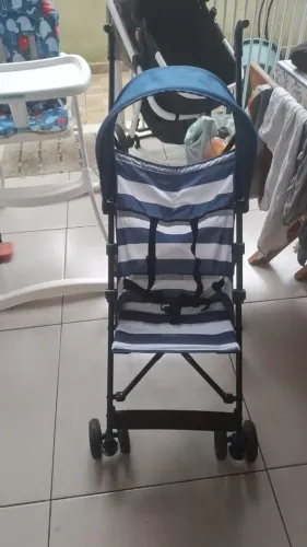 Carrinho de bebê guarda chuva malibu rodas duplas