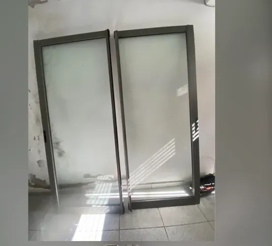 Porta balcão de vidro 6mm 245x180 2 folhas abre nos dois lados