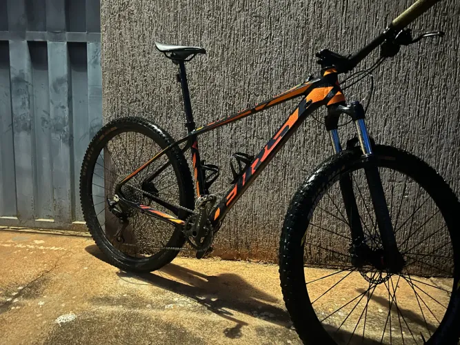 Vende- bike first/ relação shimano deore 6100/cubos novatec/freios mt200/ 