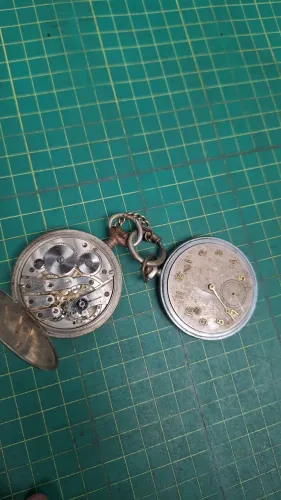 Par de relógios de bolso antigos automáticos para restauro