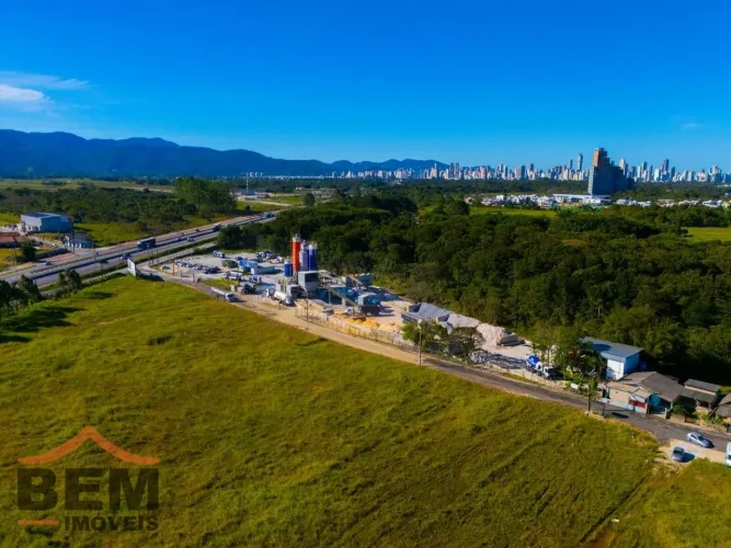Terreno à venda no Alto Perequê, Porto Belo