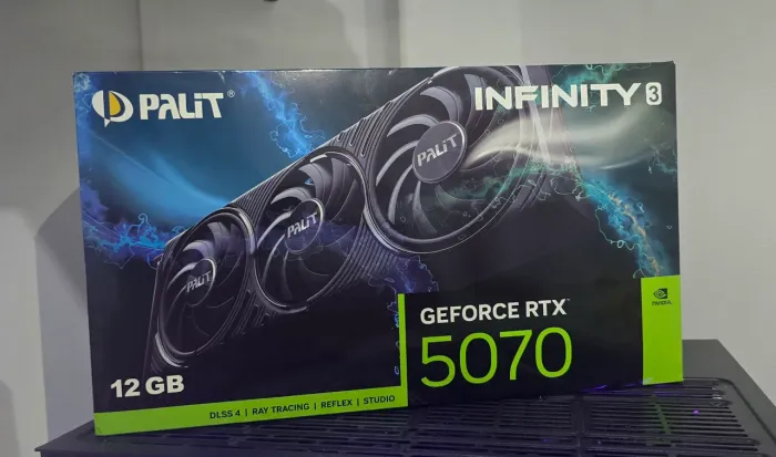 Placa De vídeo RTX 5070 Triplo Fan Nova!